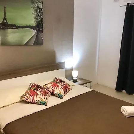 Elena Paceville * San Ġiljan