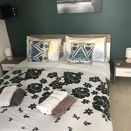 Elena Paceville Apartment *